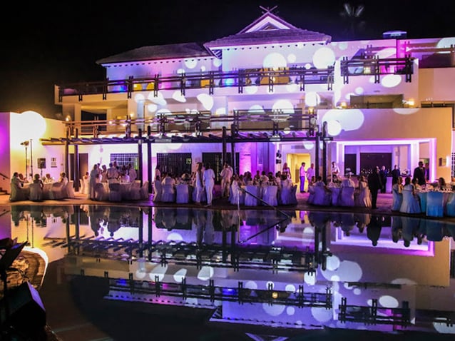 Celebración de la cena anual de propietarios en el club social de nuestros apartamentos de lujo
