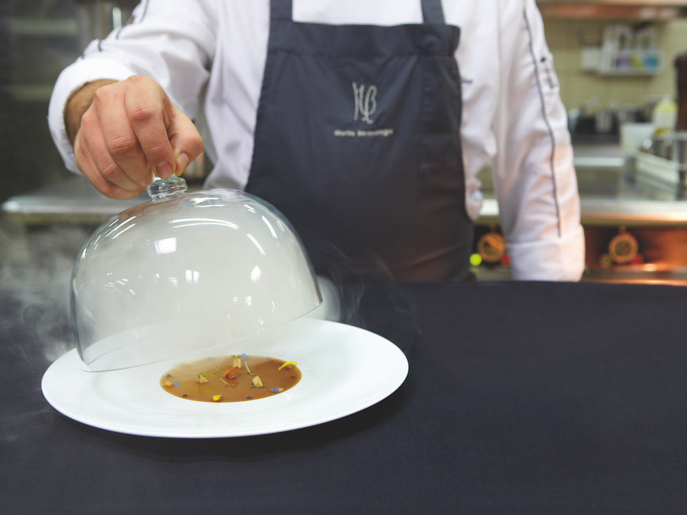 El restaurante MB Tenerife ha dispuesto un menú extraordinario para la gala benéfica. 