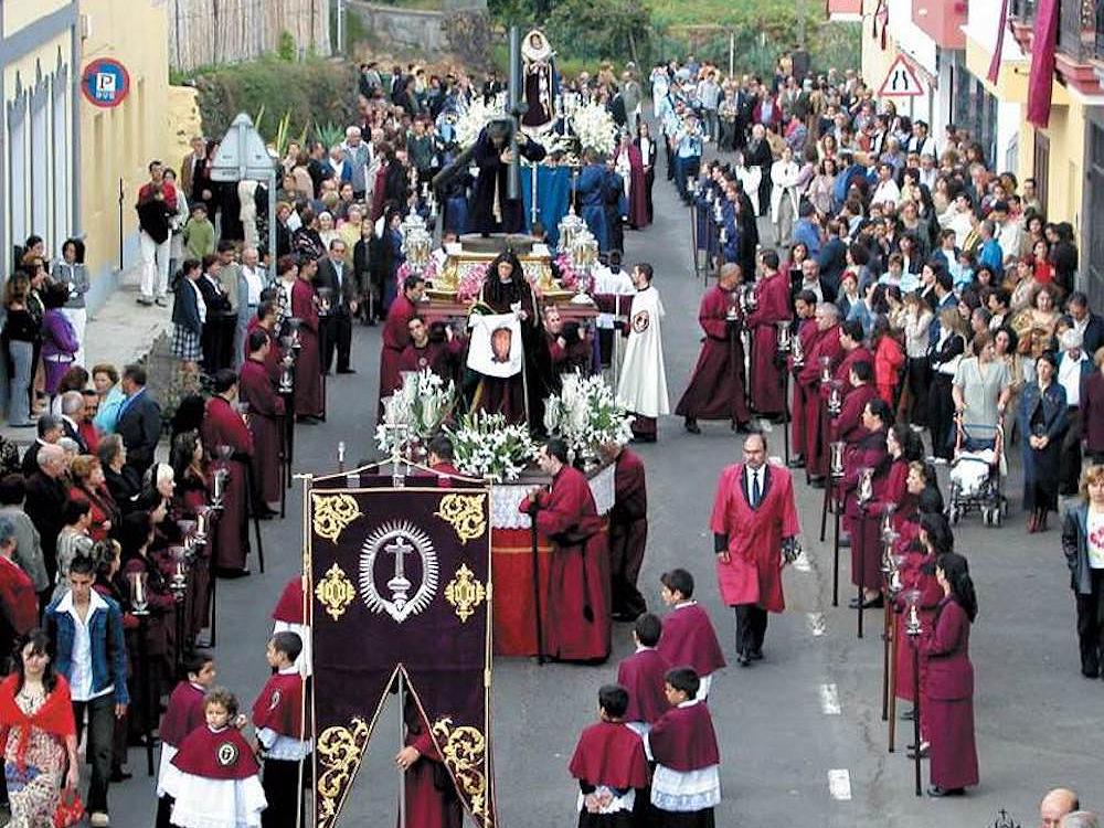 Tradicional procesión de Semana Santa en Tenerife España