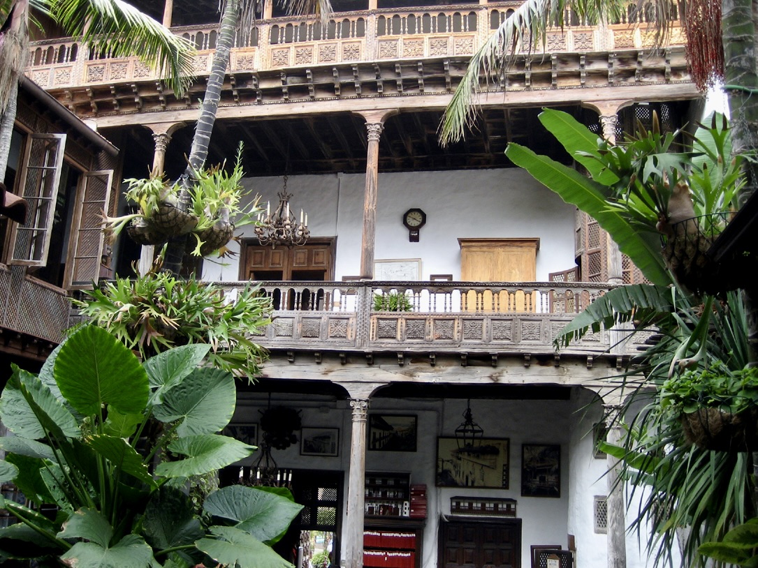 Visita la Casa de los Balcones desde tu residencia de lujo en Tenerife